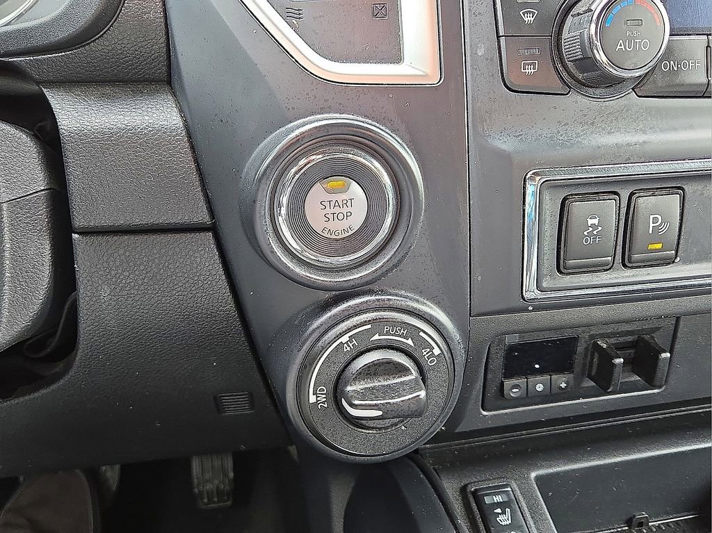 Used 2019 Nissan Titan SV w/ SV Convenience Package image 30