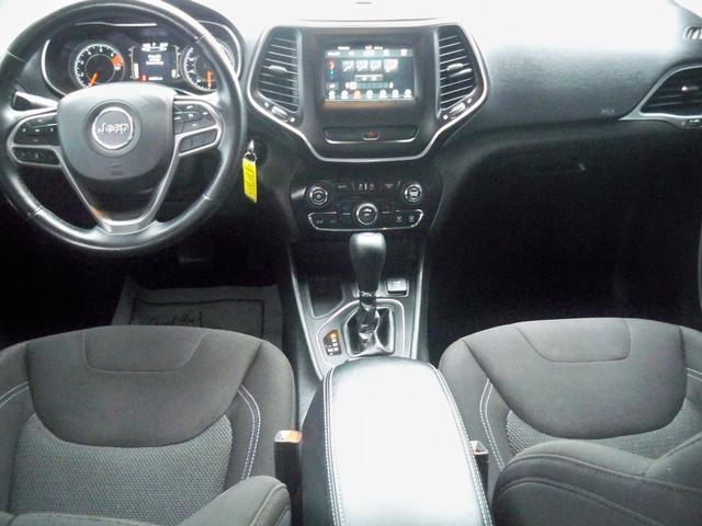 Used 2019 Jeep Cherokee Latitude w/ Cold Weather Group image 6