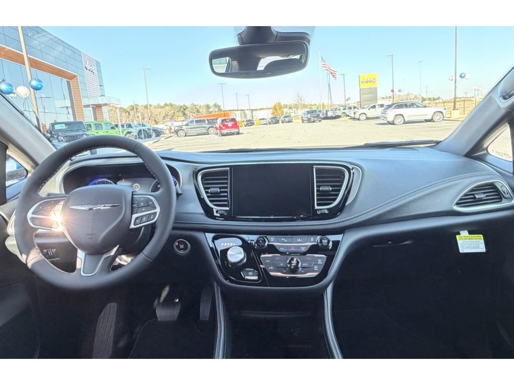 New 2026 Chrysler Pacifica Limited image 17