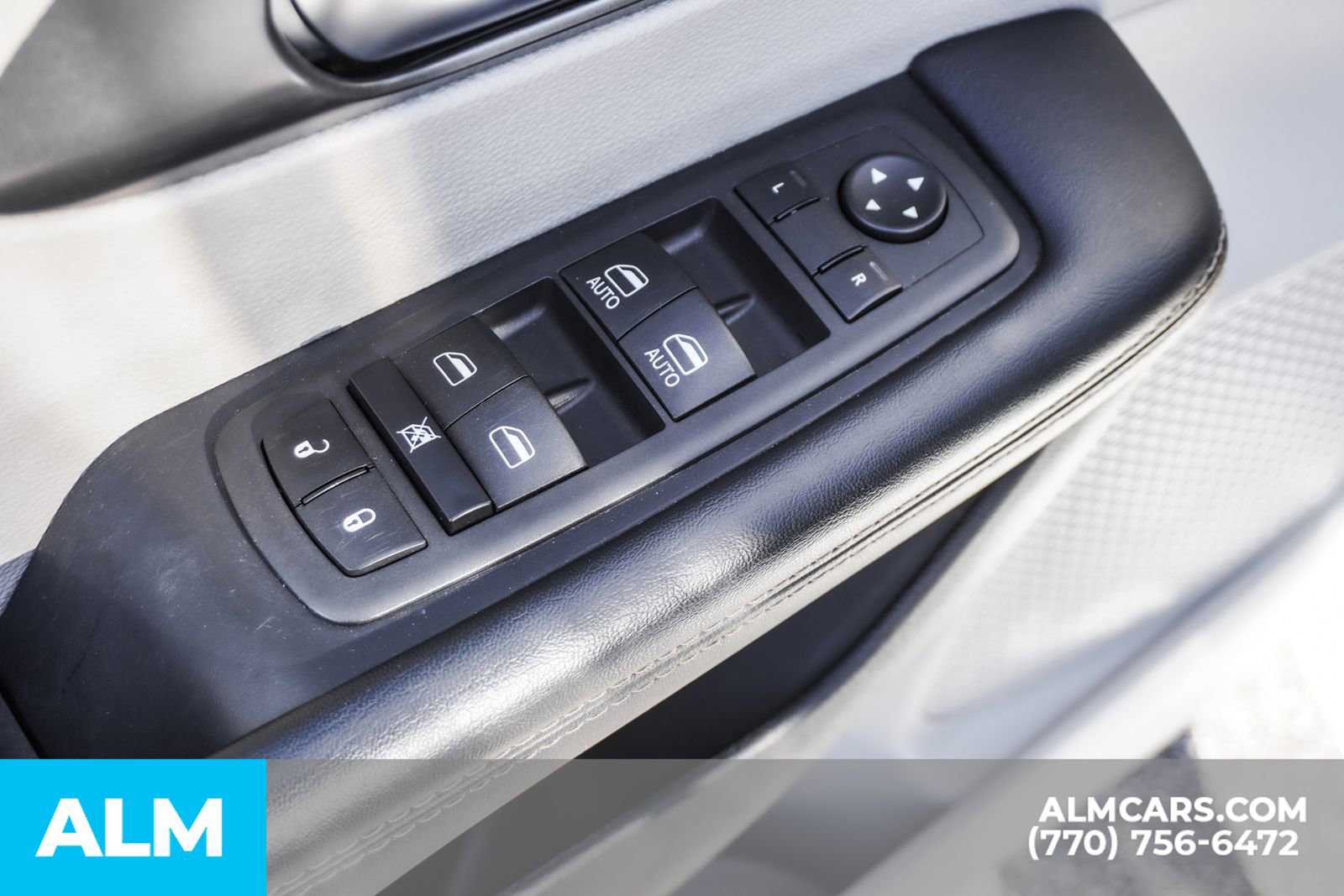 Used 2023 Chrysler Pacifica Touring-L image 51