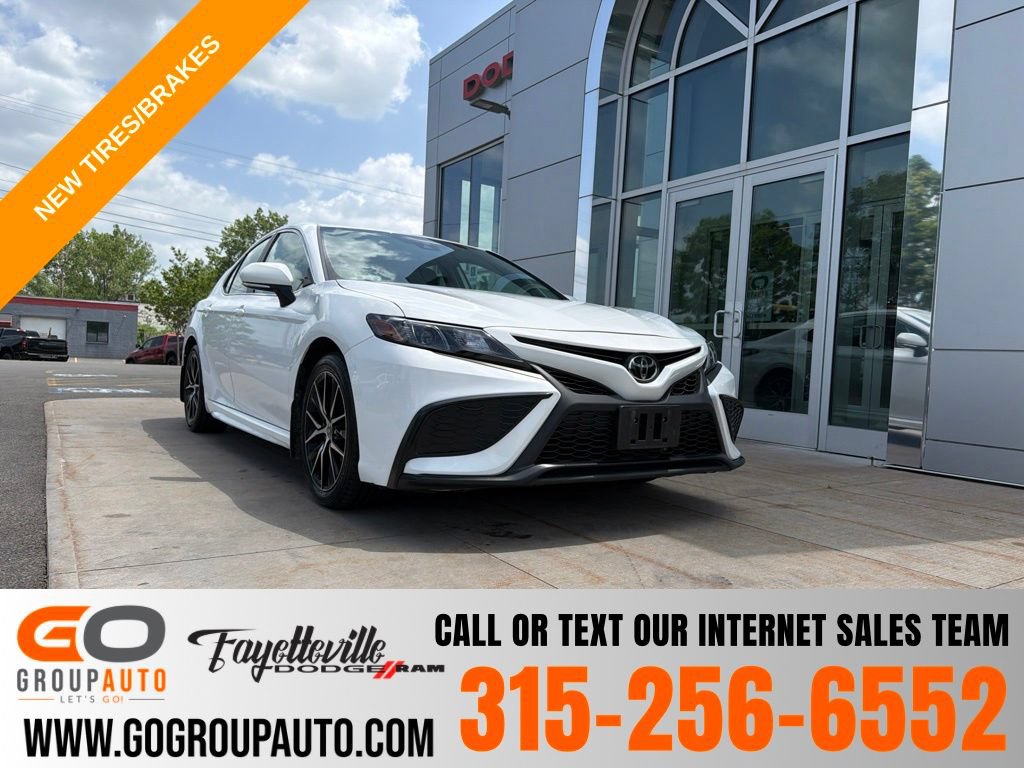 Used 2024 Toyota Camry SE FWD image 1