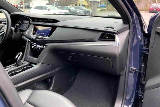 Used 2025 Cadillac XT5 Luxury AWD/4WD image 16