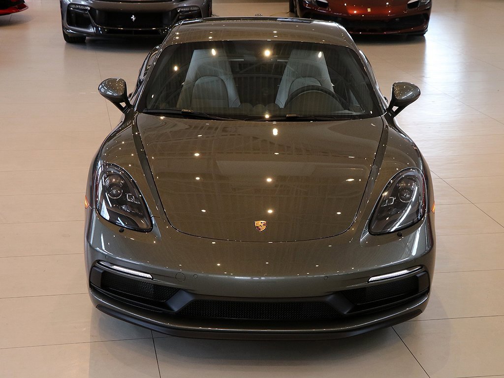 Used 2025 Porsche 718 Cayman GT4 image 16
