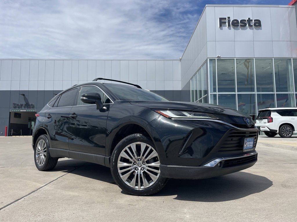 Used 2023 Toyota Venza LE image 1