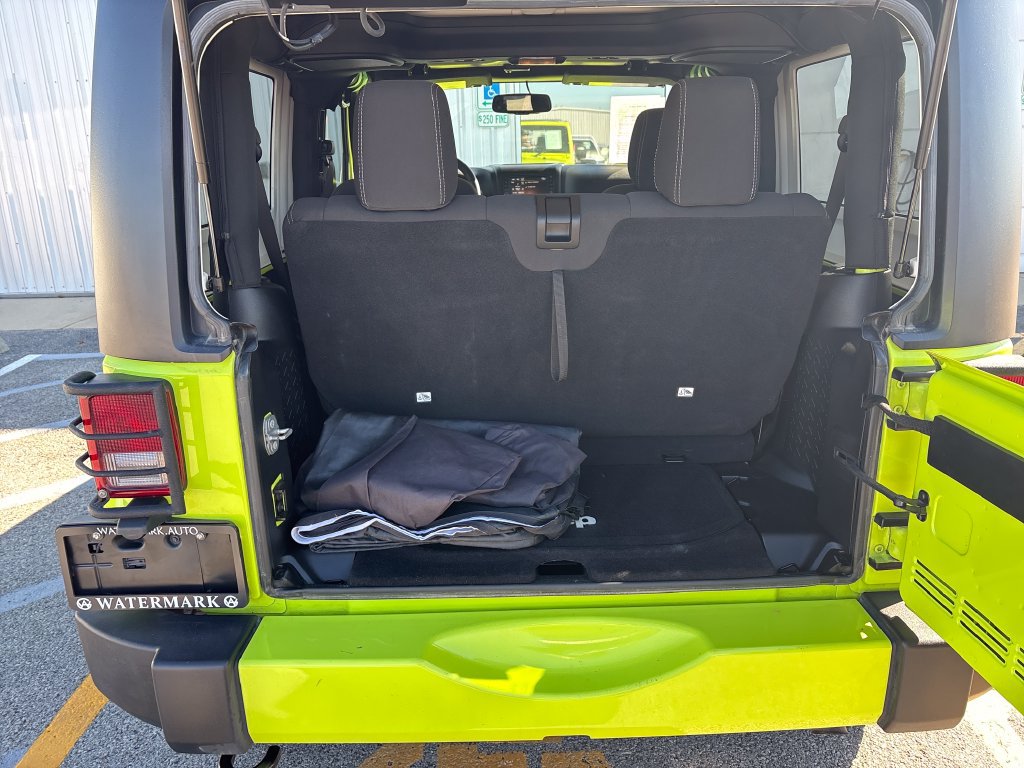 Used 2017 Jeep Wrangler Sahara w/ Connectivity Group AWD/4WD image 20