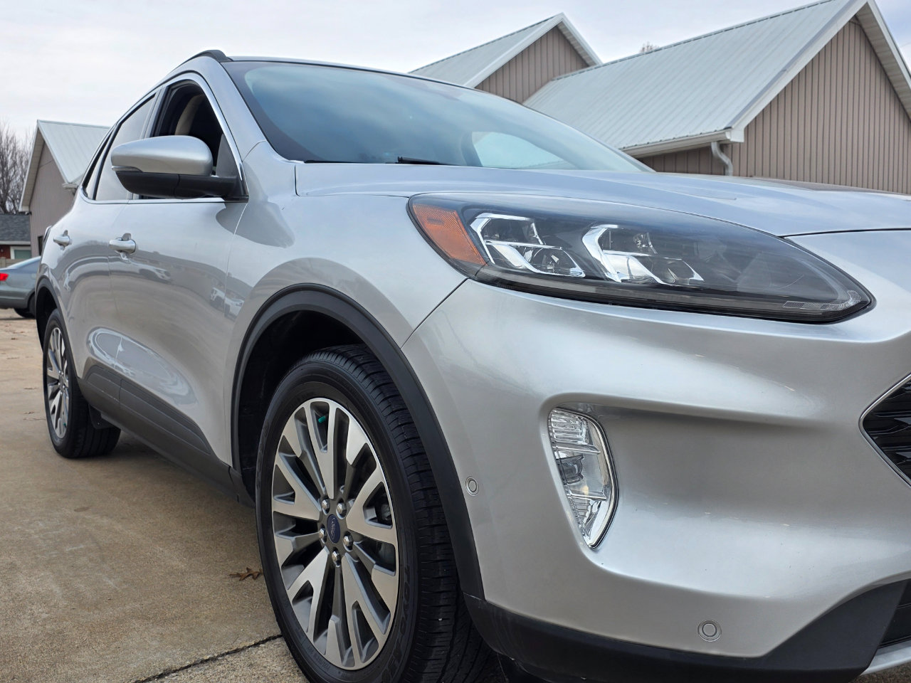 Used 2020 Ford Escape Titanium w/ Titanium Premium Package 2.0 image 24