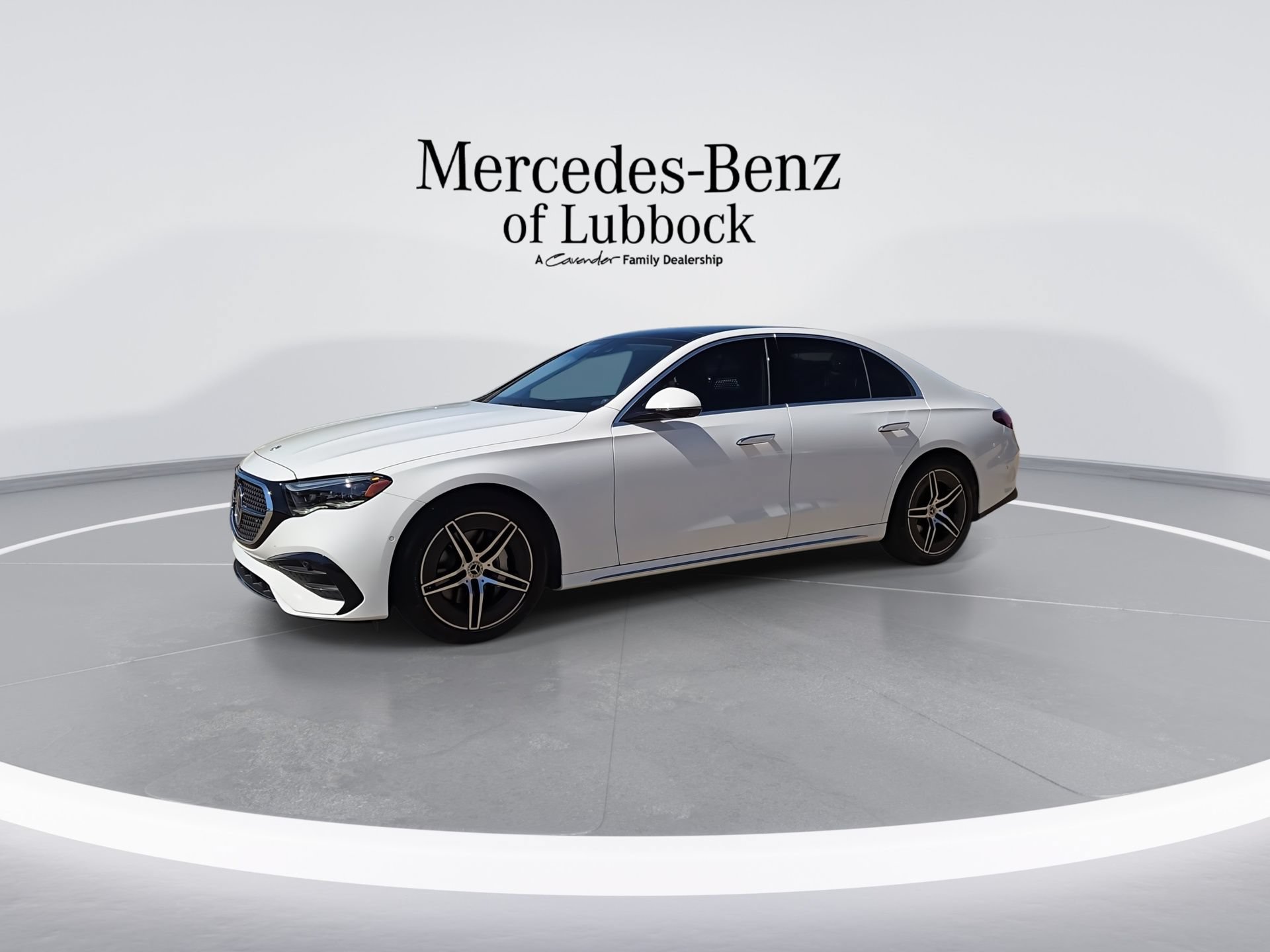 Used 2025 Mercedes-Benz E 350 4MATIC Sedan image 5