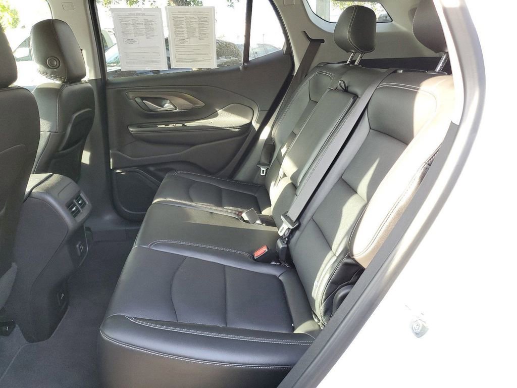 Used 2022 GMC Terrain SLT image 11