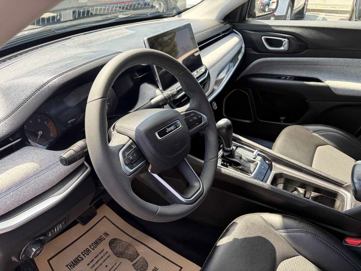 Used 2022 Jeep Compass Latitude image 12