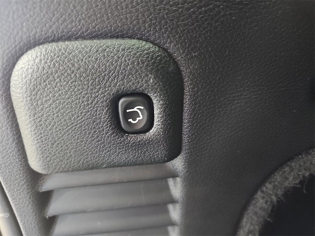 Used 2021 Jeep Grand Cherokee Limited w/ Sun & Sound Group image 13