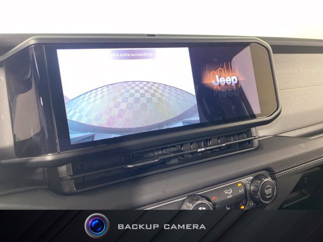 Used 2026 Jeep Wrangler Unlimited Sahara AWD/4WD image 5