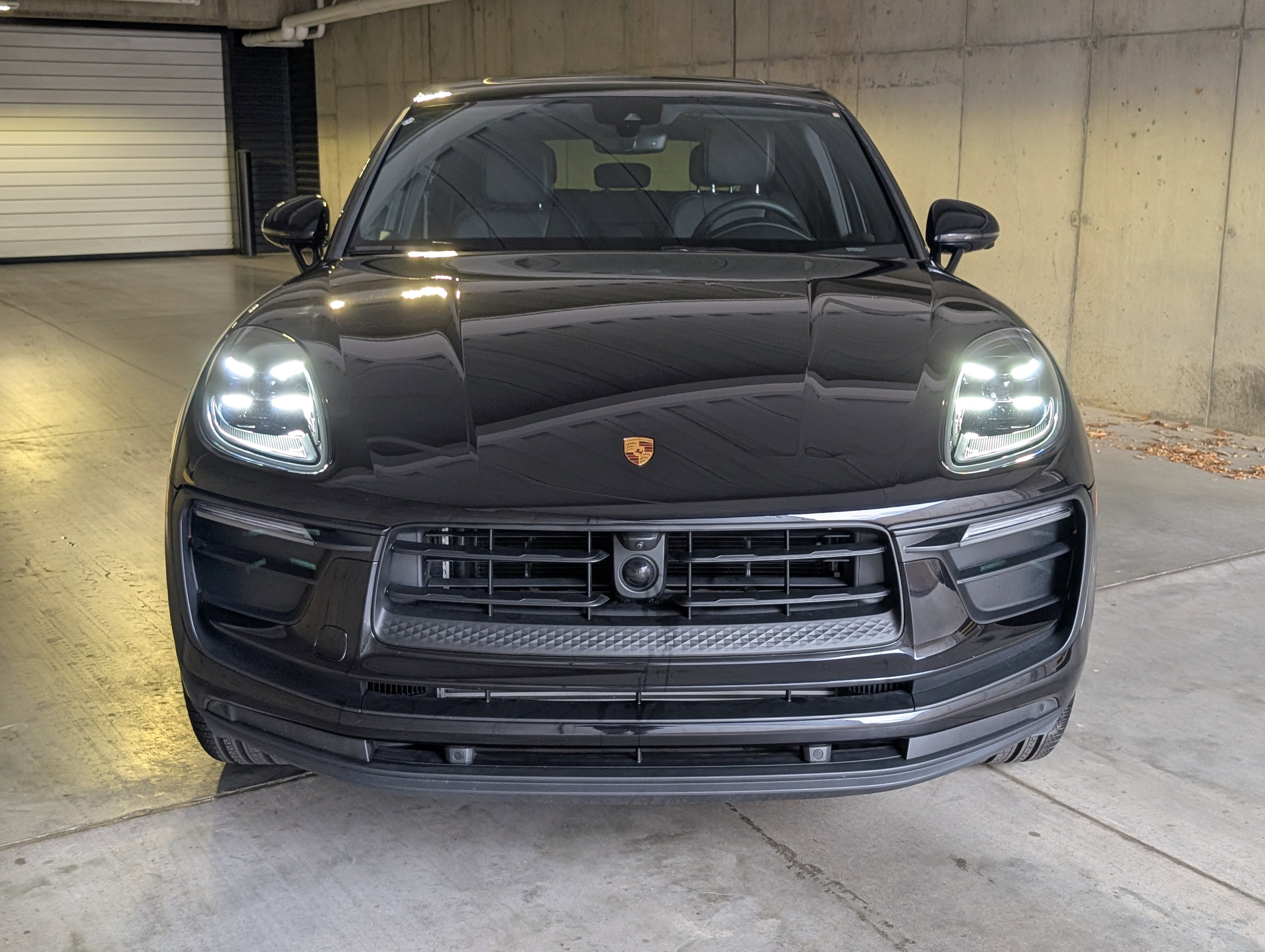 Used 2025 Porsche Macan image 12