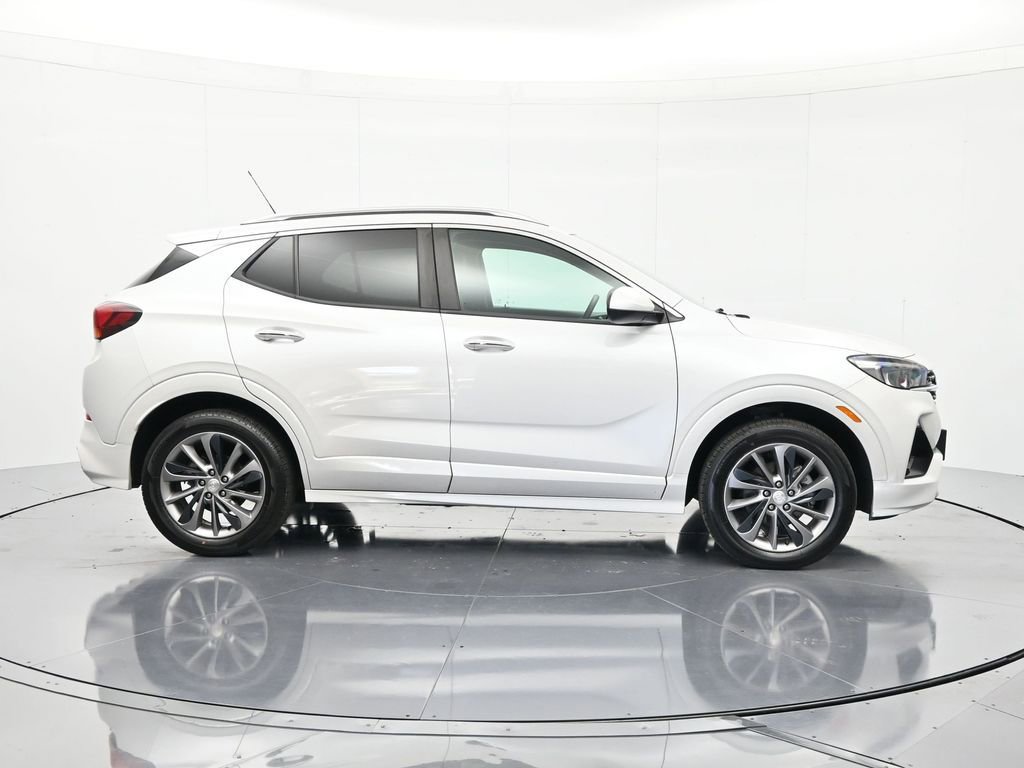 Used 2023 Buick Encore GX Select w/ Sport Touring Package AWD/4WD image 4