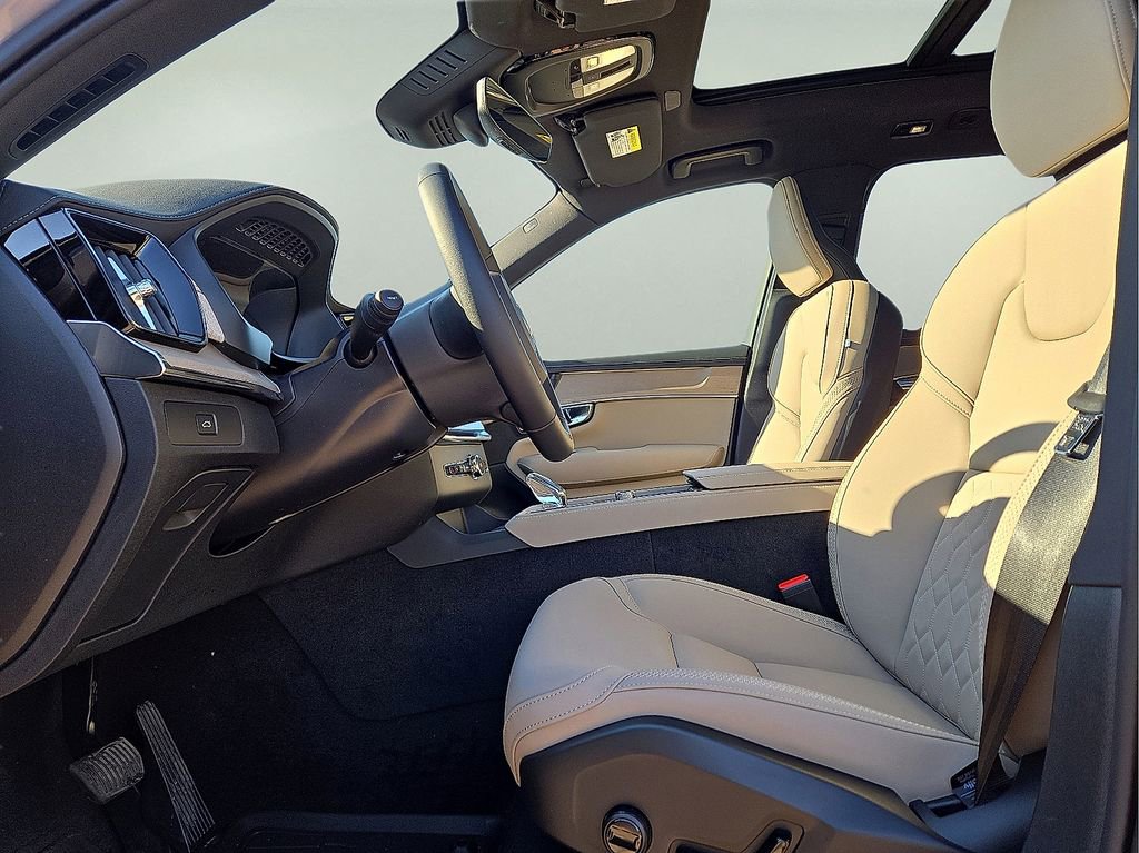 Used 2026 Volvo XC90 B6 Plus w/ Protection Package Premier image 21