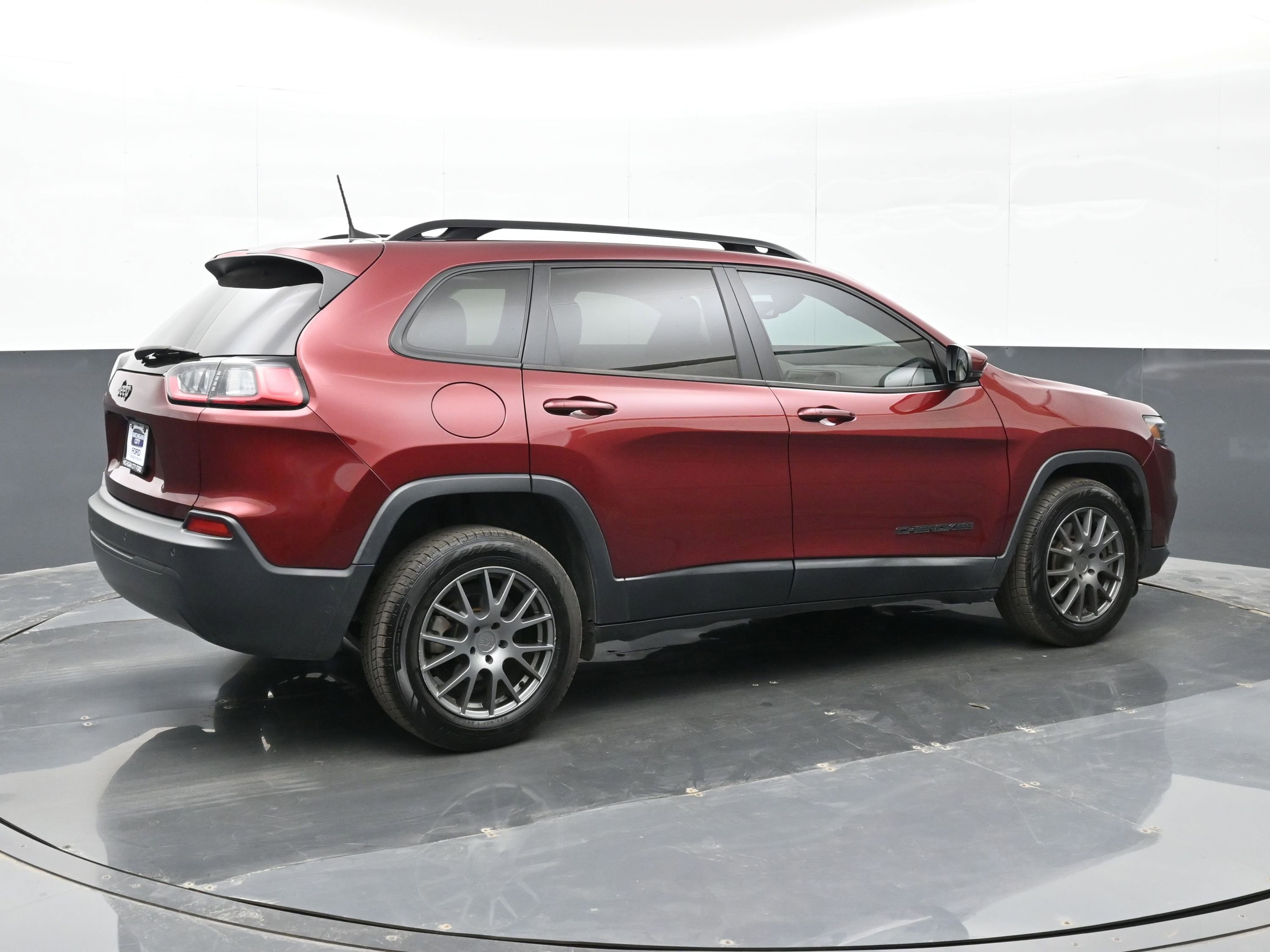 Used 2020 Jeep Cherokee Latitude Plus image 4