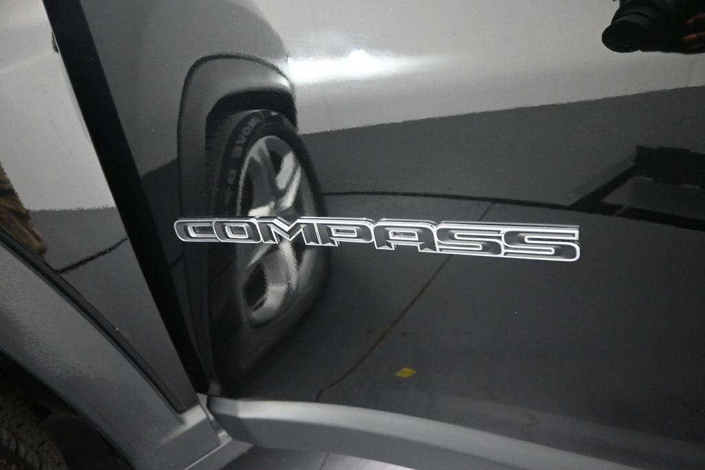 Used 2024 Jeep Compass Latitude AWD/4WD image 36
