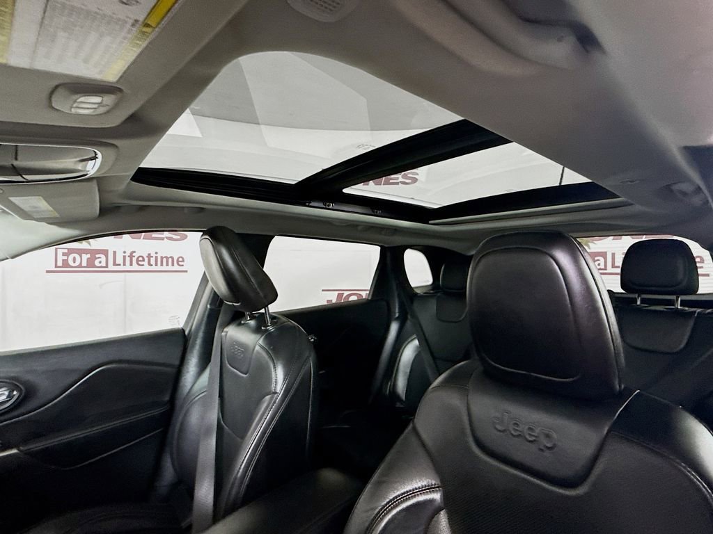 Used 2020 Jeep Cherokee Limited AWD/4WD image 11