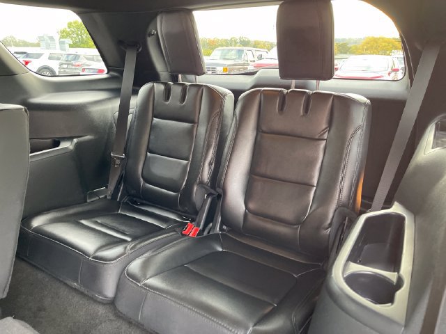 Used 2018 Ford Explorer XLT w/ Equipment Group 202A AWD/4WD image 29