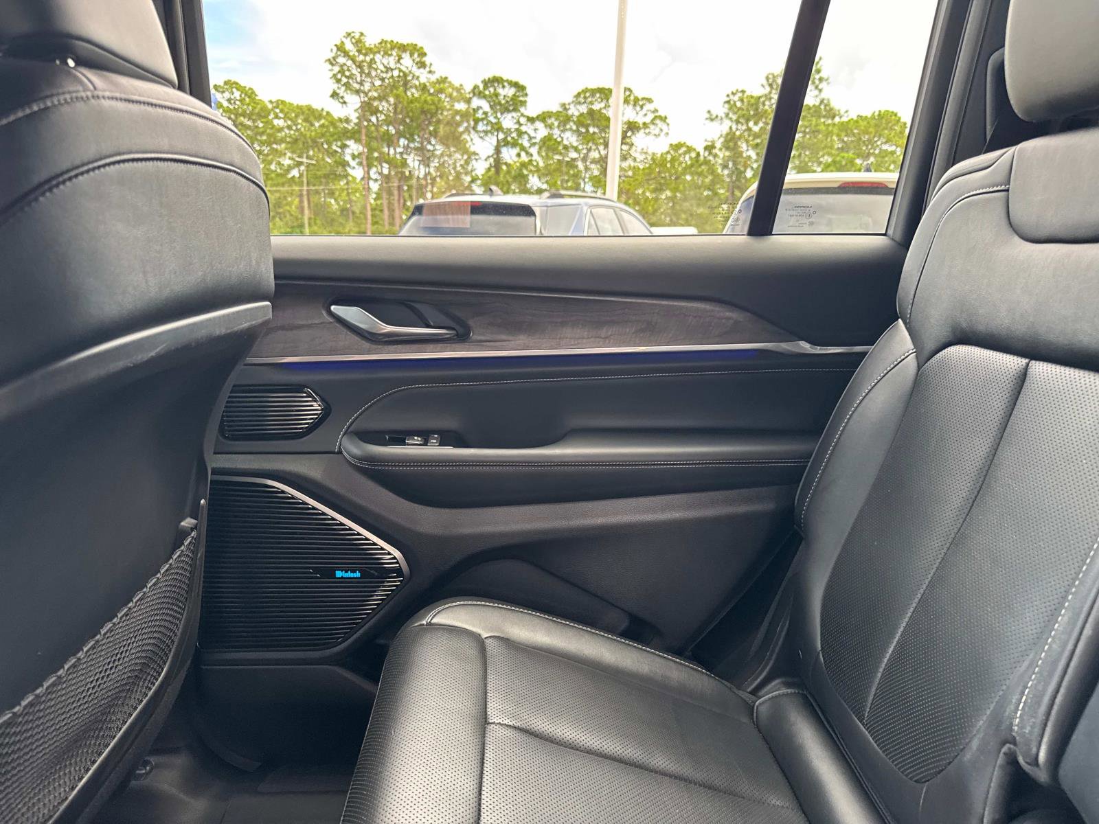 Certified 2022 Jeep Grand Cherokee L Overland image 14