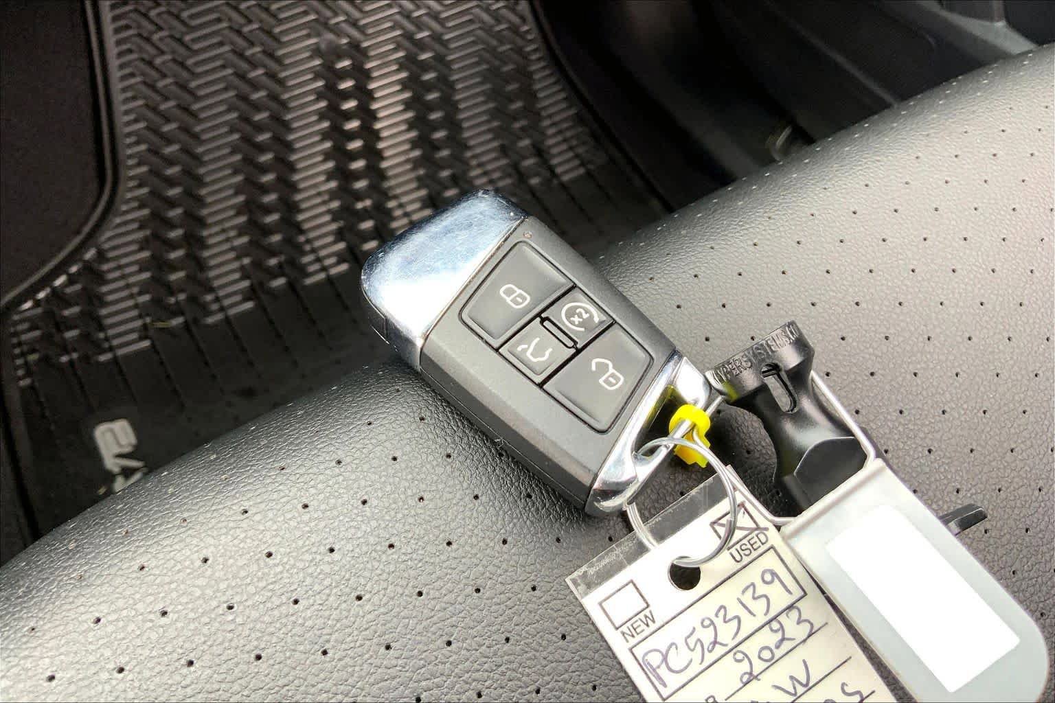 Used 2023 Volkswagen Atlas SEL R-Line AWD/4WD image 15