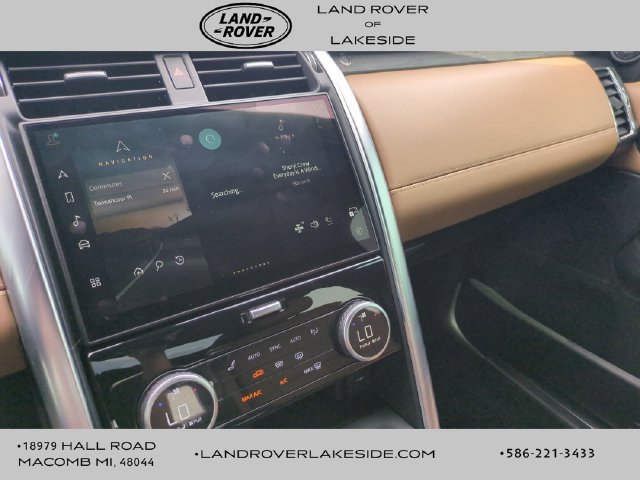 Used 2023 Land Rover Discovery Metropolitan Edition AWD/4WD image 11