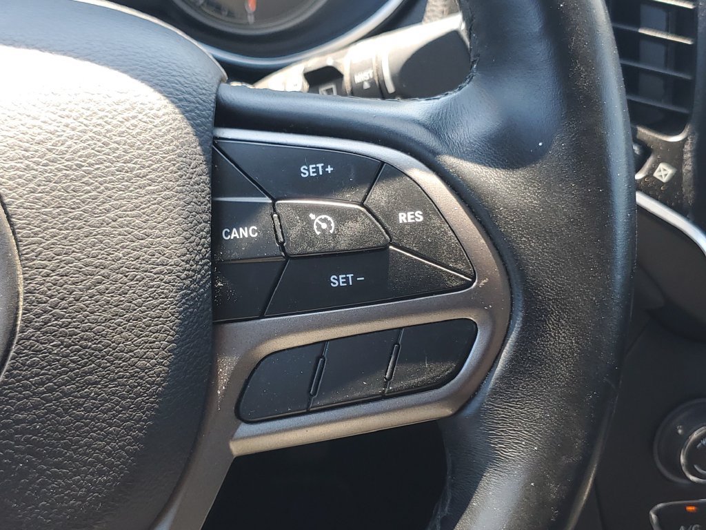 Used 2019 Jeep Cherokee Latitude Plus AWD/4WD image 15