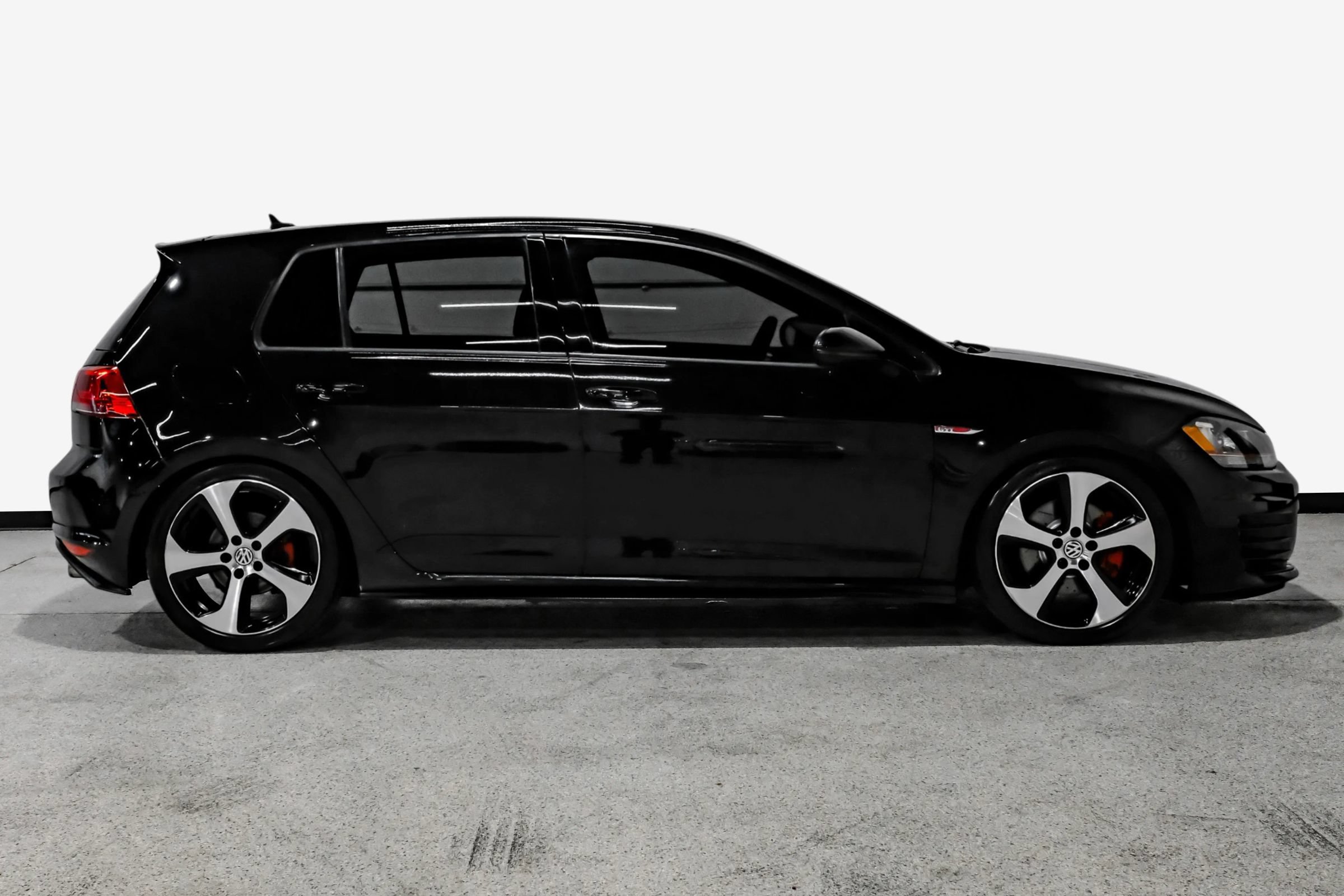 Used 2016 Volkswagen GTI SE FWD image 5