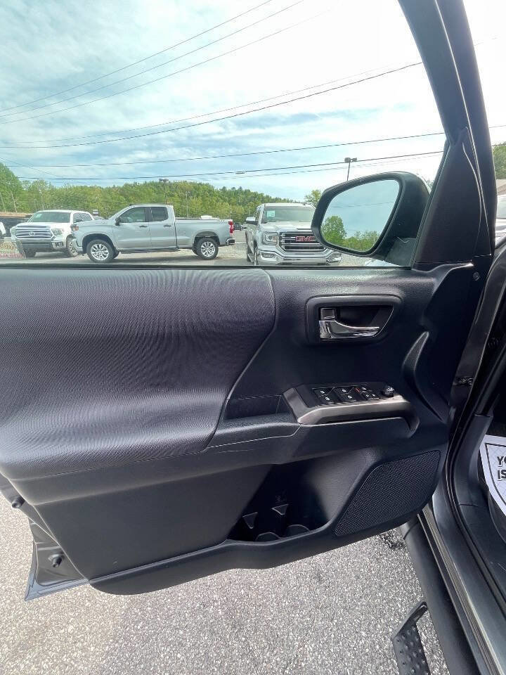 Used 2019 Toyota Tacoma TRD Sport AWD/4WD image 13