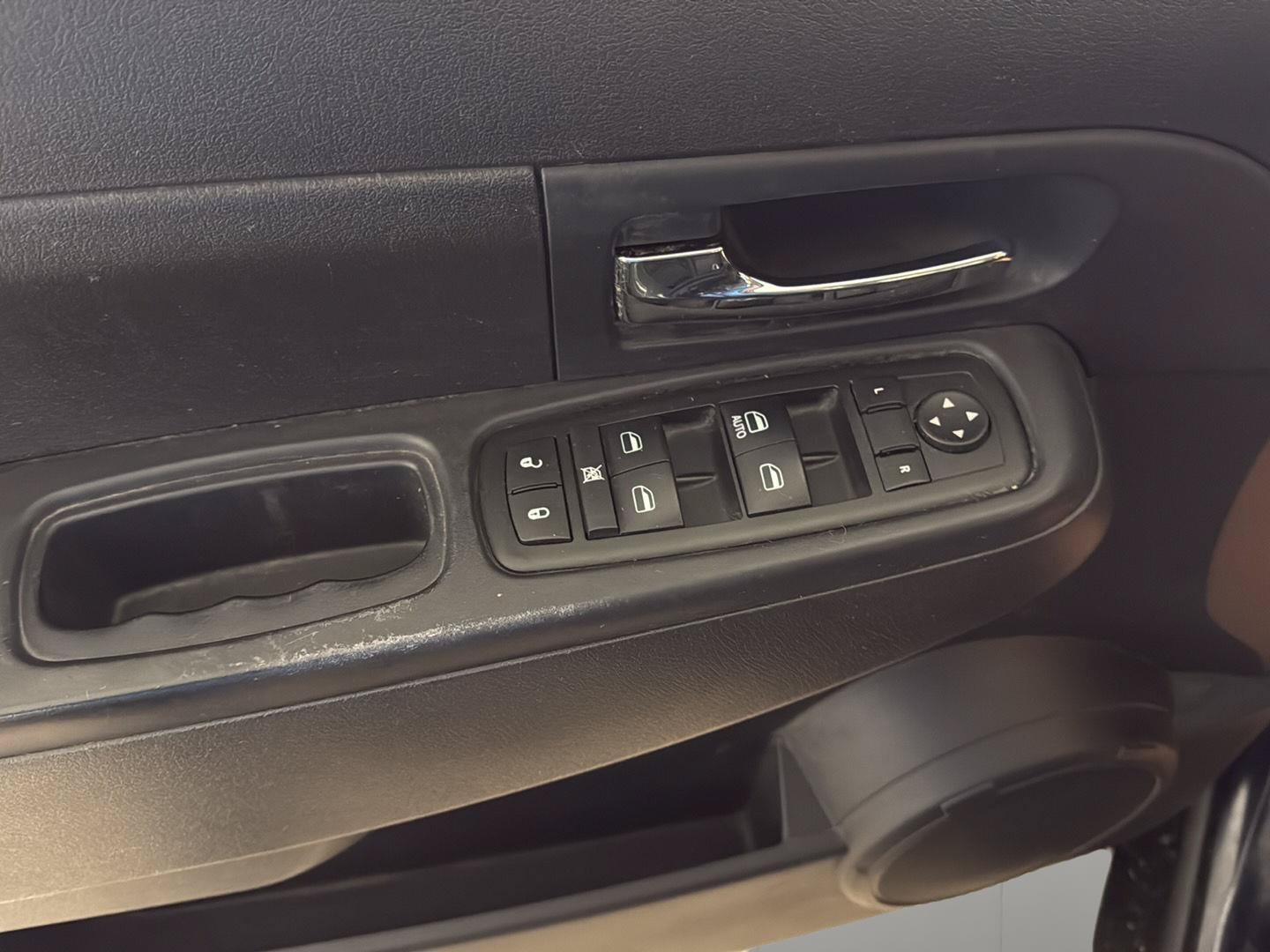 Used 2012 Jeep Liberty Sport AWD/4WD image 7