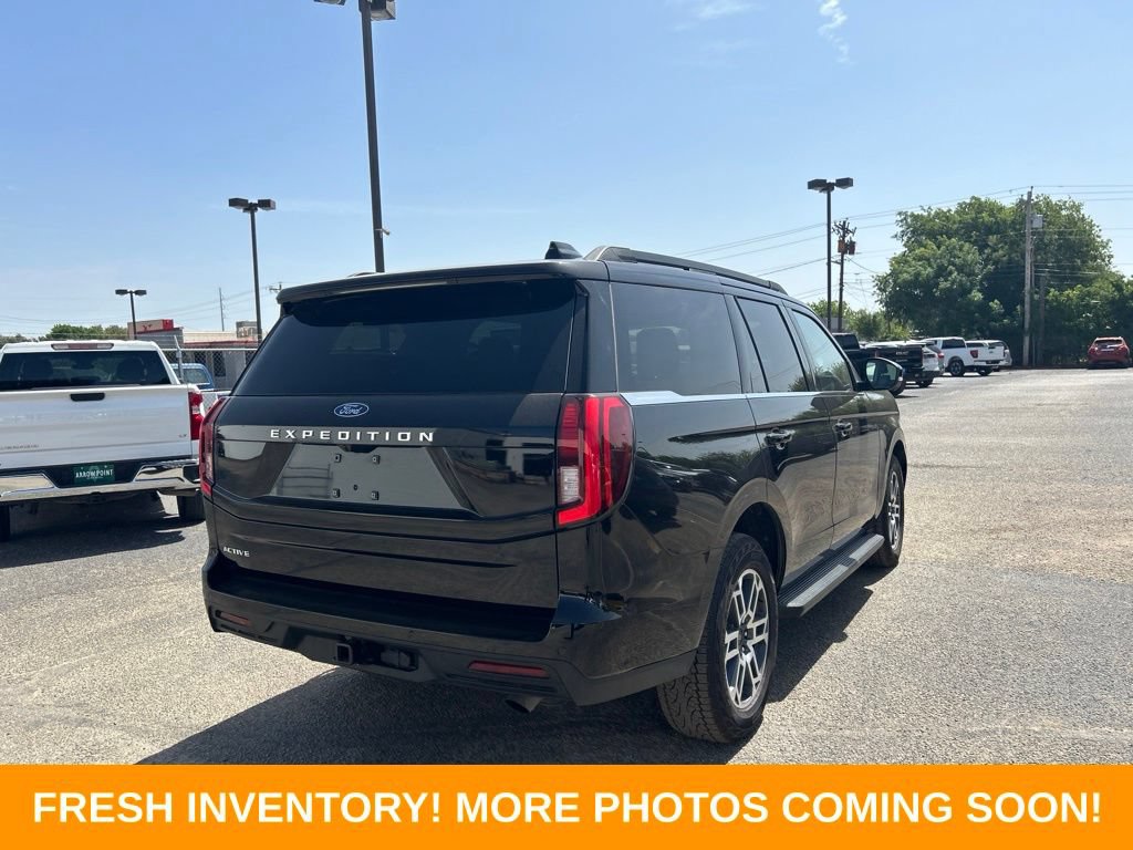 Used 2025 Ford Expedition Active AWD/4WD image 3