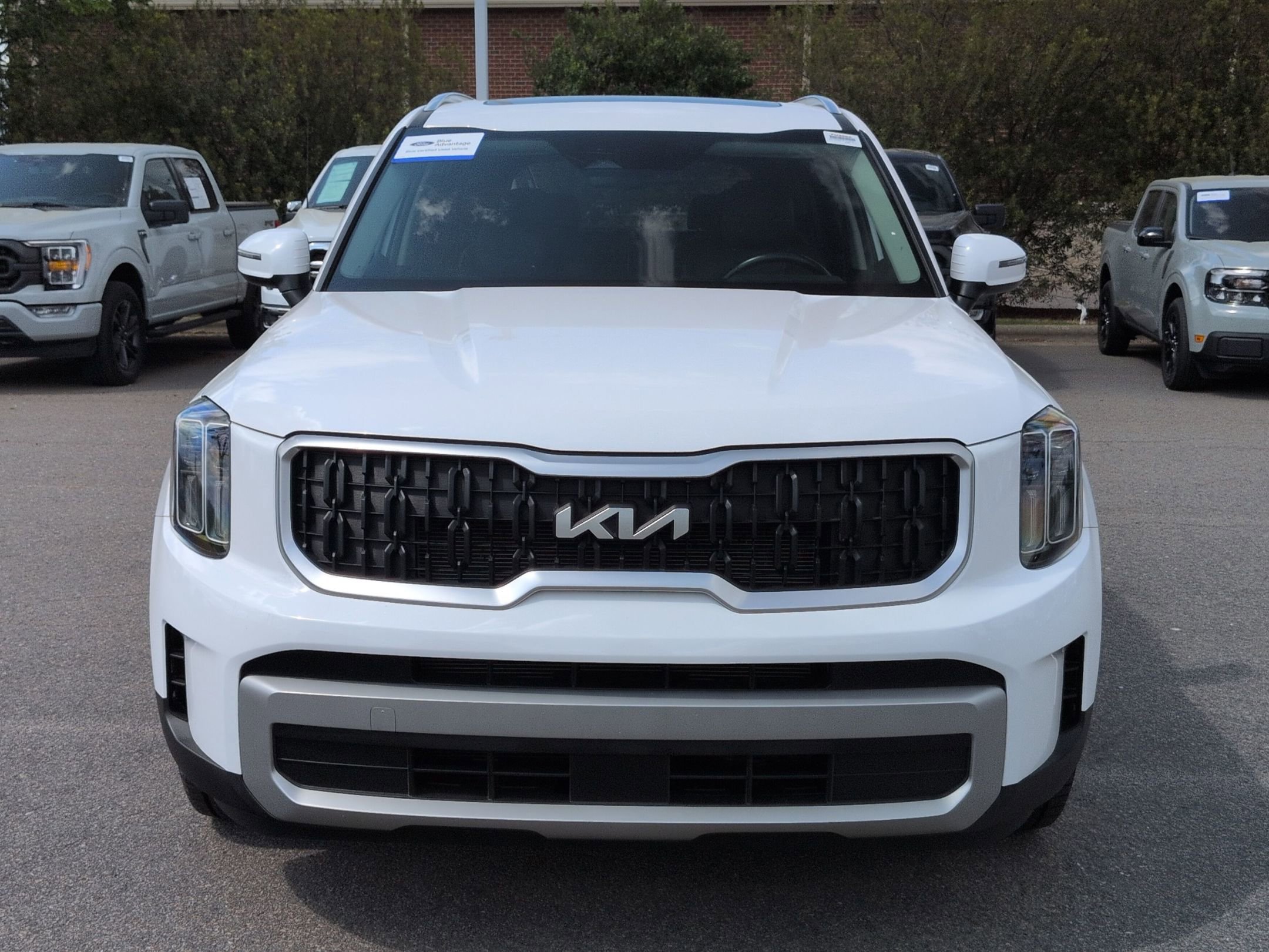 Used 2024 Kia Telluride EX w/ EX Captain's Chair Package FWD image 9
