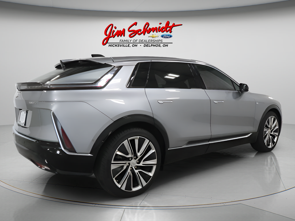 Used 2025 Cadillac Lyriq Luxury w/ LPO, Floor Liner Package AWD/4WD image 5