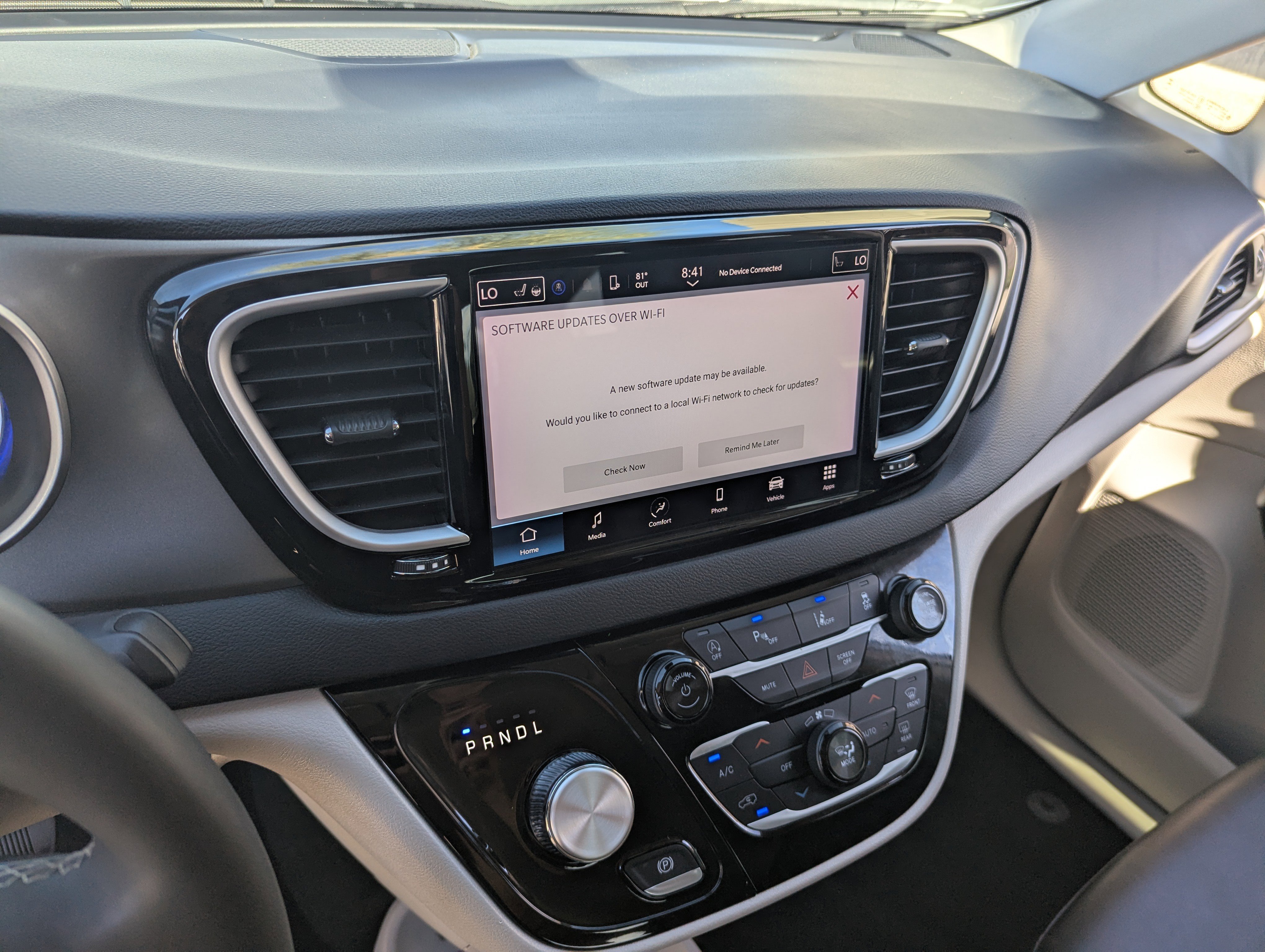 Used 2024 Chrysler Pacifica Touring-L image 23