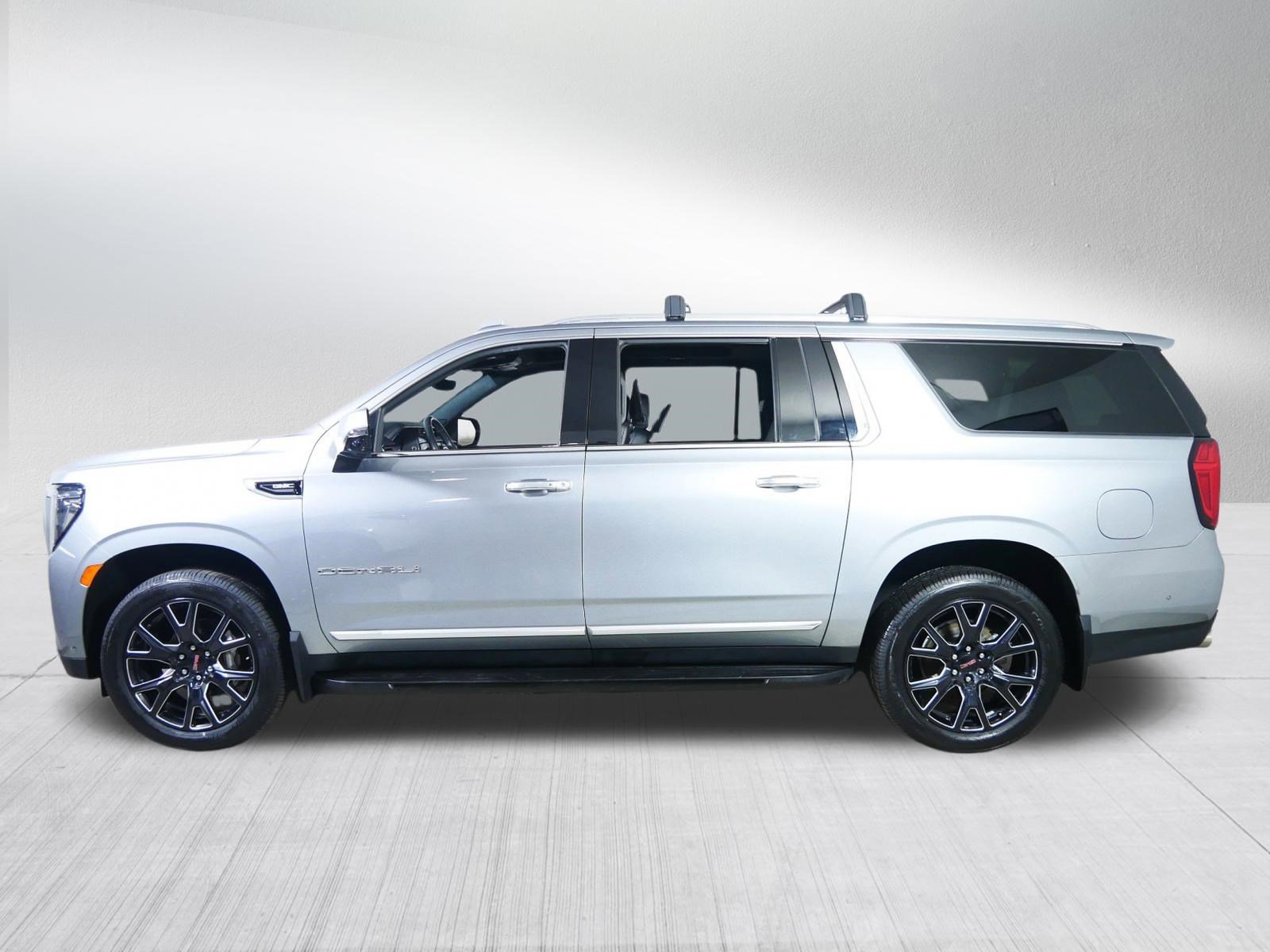 Used 2024 GMC Yukon XL Denali w/ Advanced Technology Package image 4