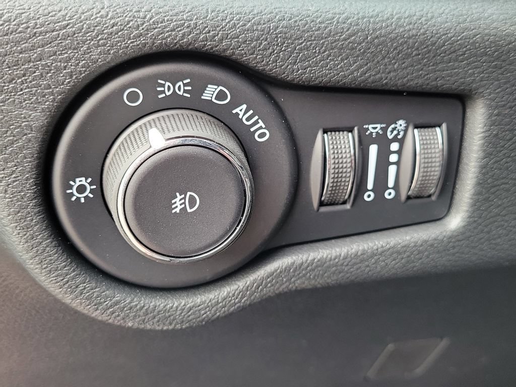 New 2026 Chrysler Pacifica Select FWD image 24
