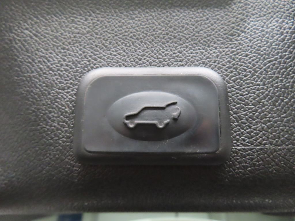 Used 2015 GMC Acadia SLT image 35