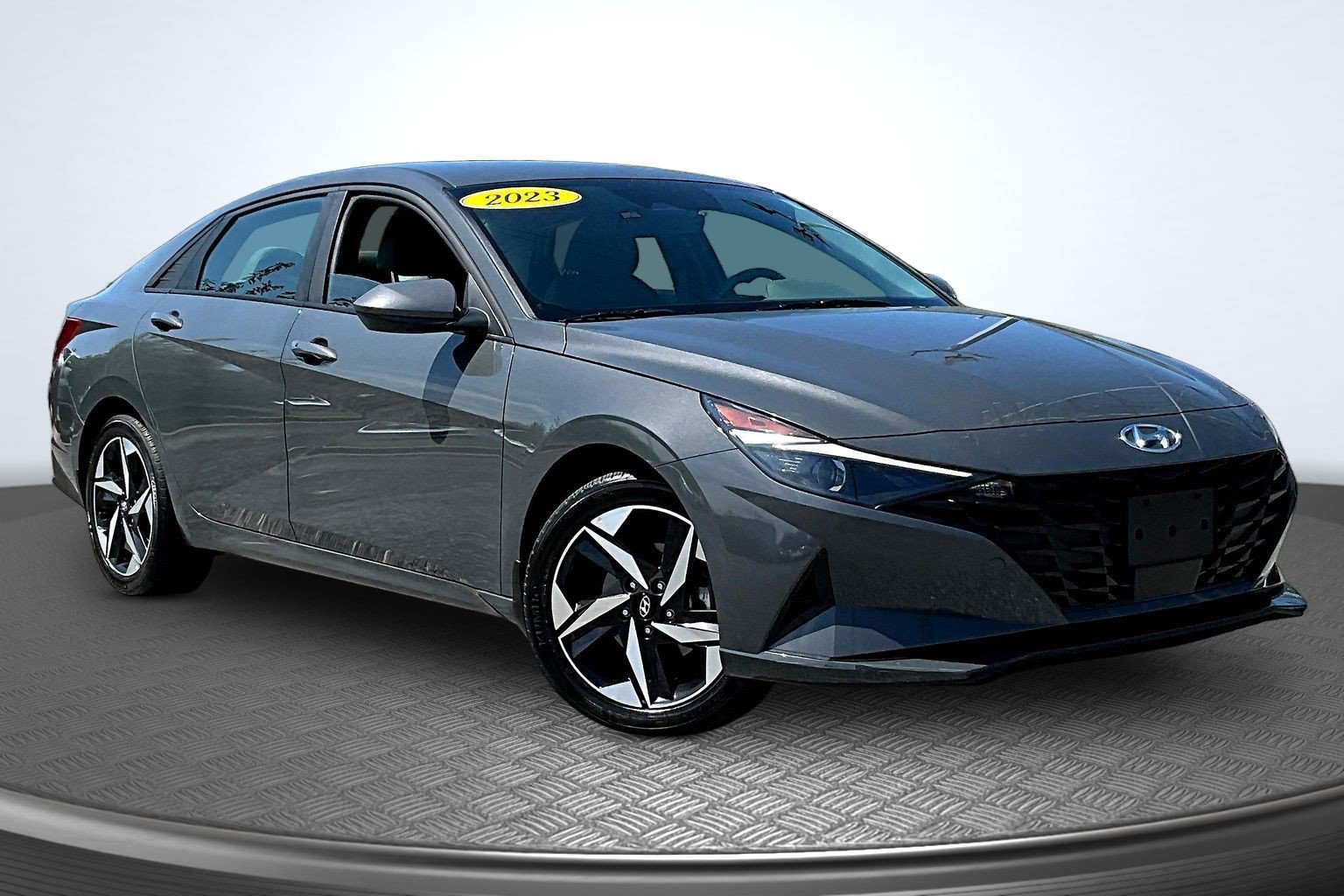 Used 2023 Hyundai Elantra SEL w/ Convenience Package FWD image 2
