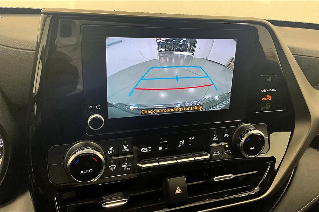 Used 2023 Toyota Highlander L image 29