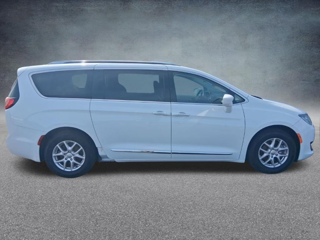 Used 2020 Chrysler Pacifica Touring-L FWD image 8