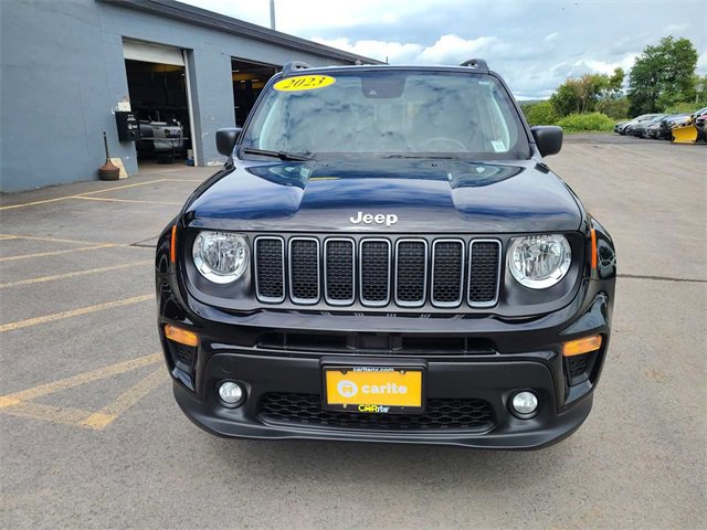Used 2023 Jeep Renegade Latitude w/ Premium Group image 3