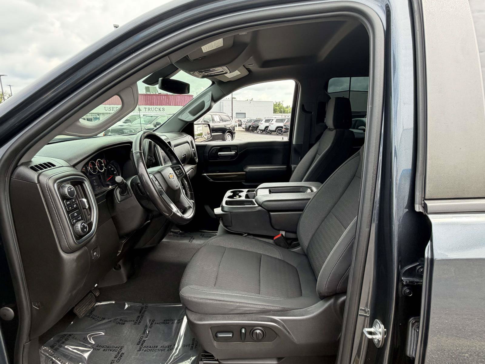 Used 2022 Chevrolet Silverado 1500 LT AWD/4WD image 25