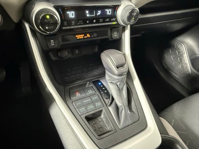 Used 2022 Toyota RAV4 XLE image 21