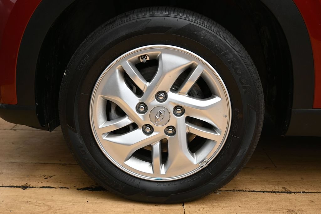 Used 2025 Hyundai Venue SE FWD image 11