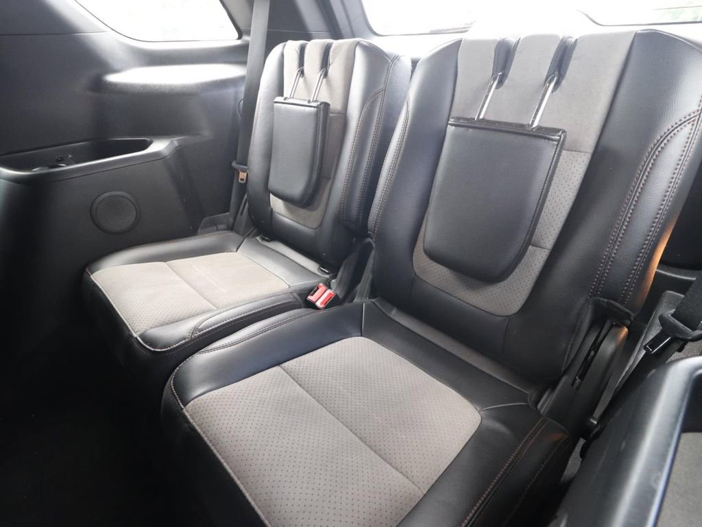 Used 2017 Ford Explorer XLT w/ Equipment Group 202A FWD image 6