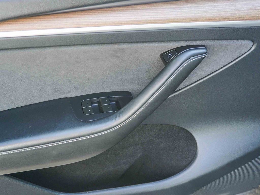 Used 2023 Tesla Model Y Performance AWD/4WD image 19