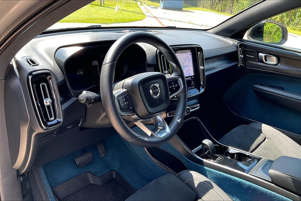 Certified 2023 Volvo C40 P8 Recharge Ultimate w/ Protection Package Premier AWD/4WD image 16