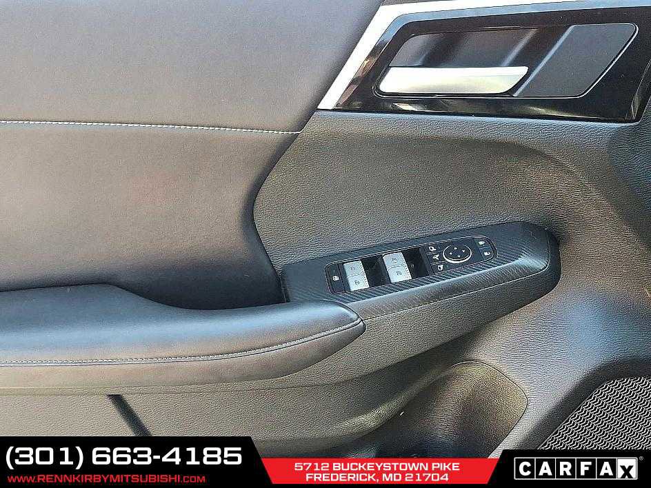 Used 2024 Mitsubishi Outlander SE image 12