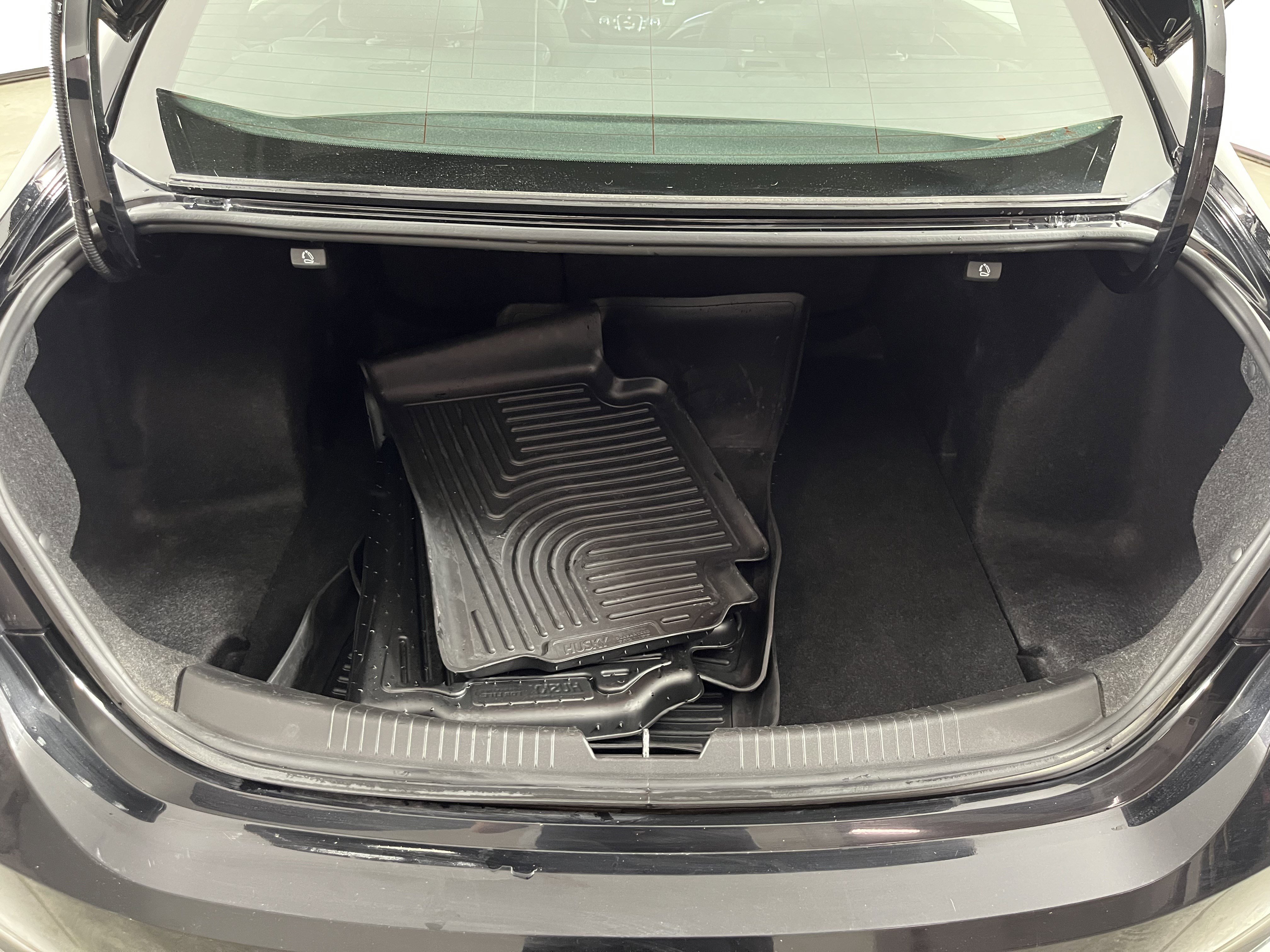 Used 2017 Chevrolet Malibu LT FWD image 27