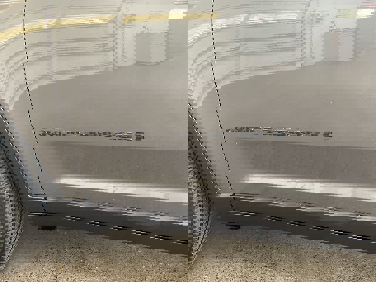 Used 2023 Jeep Grand Cherokee L Laredo image 10