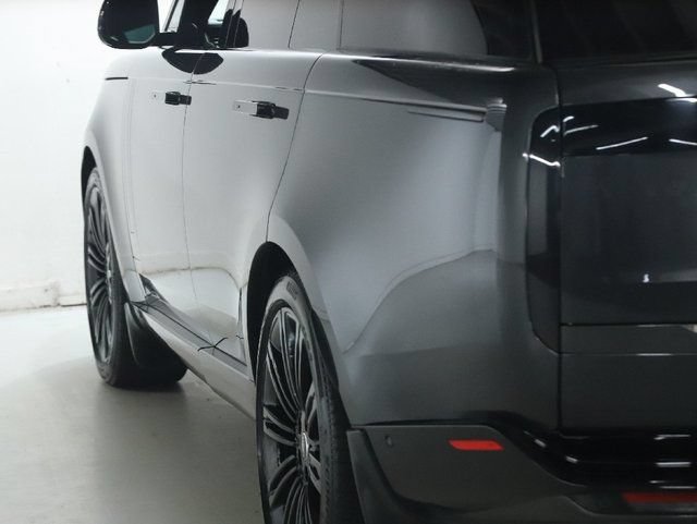 Used 2025 Land Rover Range Rover SE AWD/4WD image 6